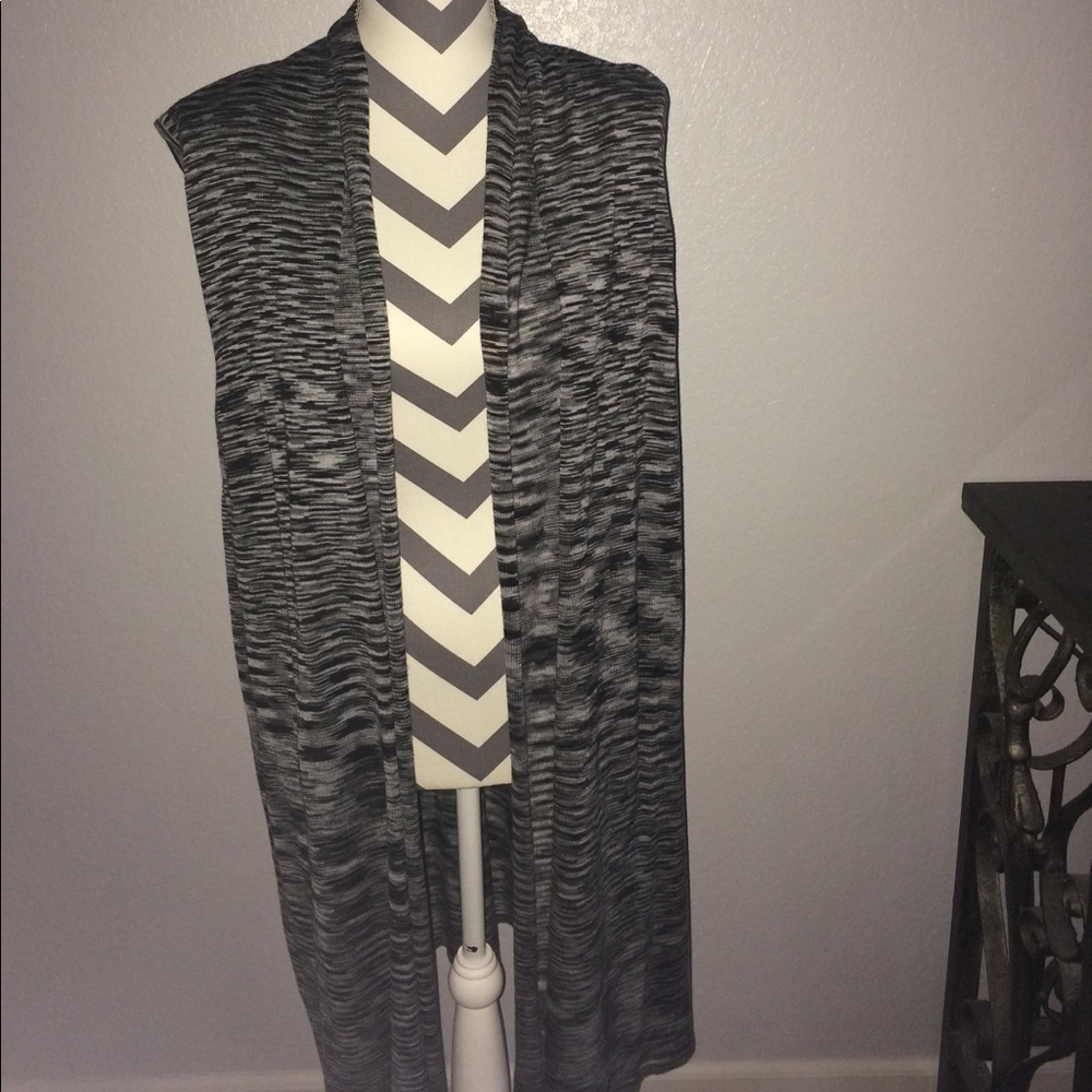 Sleeve-less cardigan