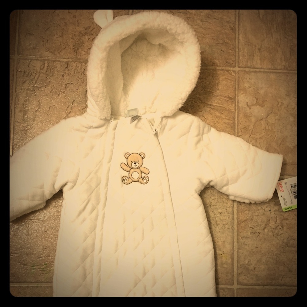 NWT snowsuit 3-6 months