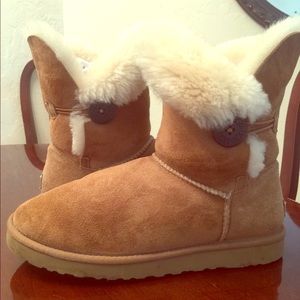 UGG Women's Bailey Button Boot Size 10