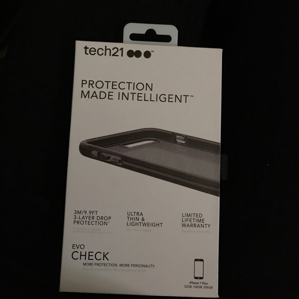 Tech21 phone case I phone 7 plus ( black)