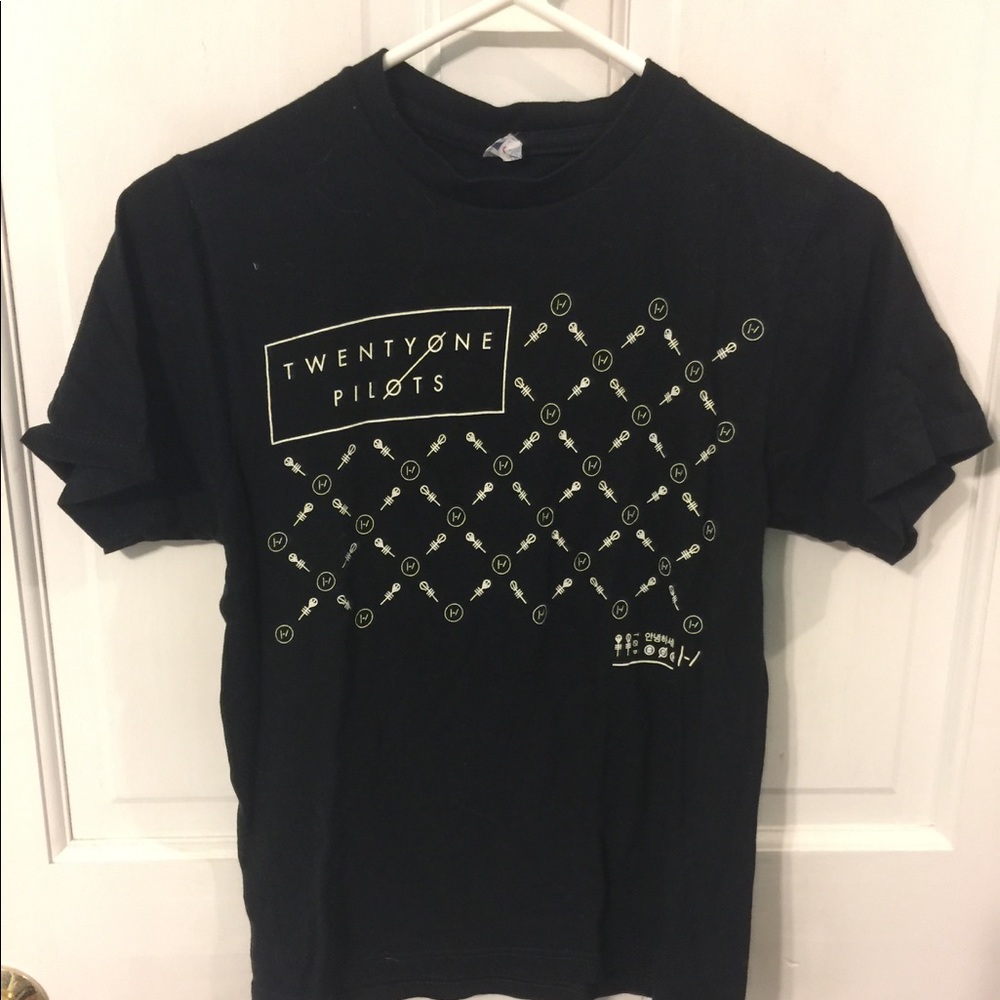 Twenty one pilots tee