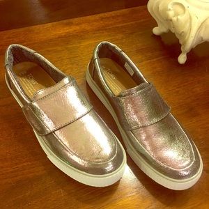 TOMS Altair Leather Slip-on/Sneaker 8.5W NIB