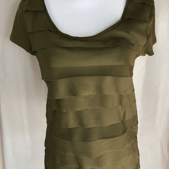 Ann Taylor Loft Top - Picture 2 of 6