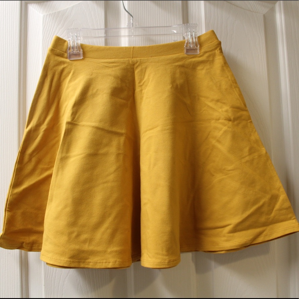 Mustard yellow high waisted skirt