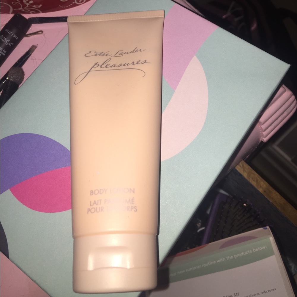 Estée Lauder pleasures lotion
