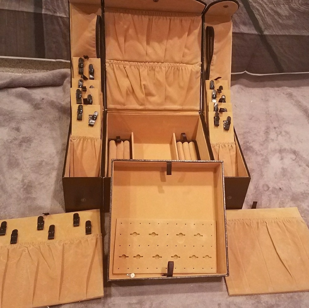 durable modeling Joy Mangano Precious Pockets