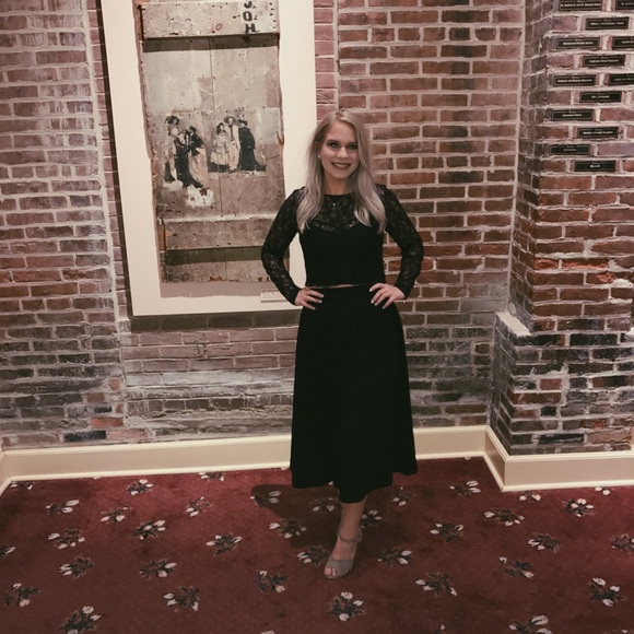 Meet your posher! - Picture 2 of 5