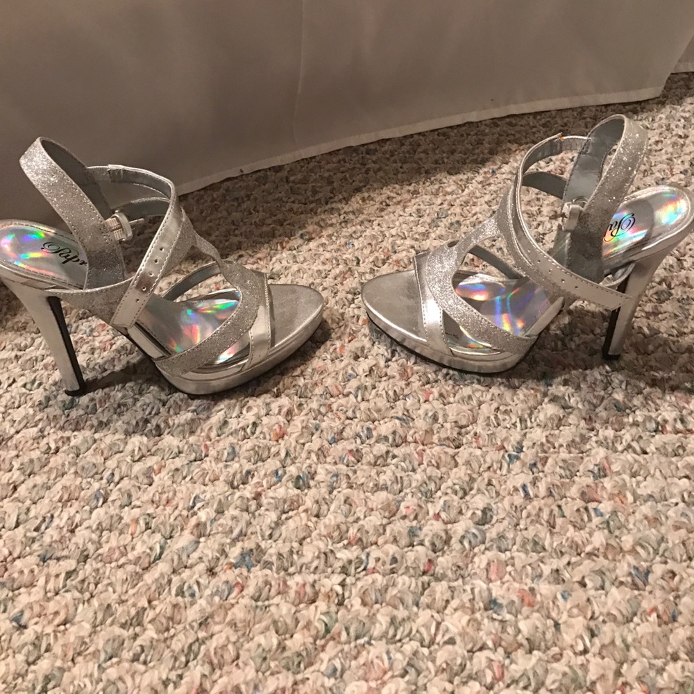 Heels - Picture 3 of 3