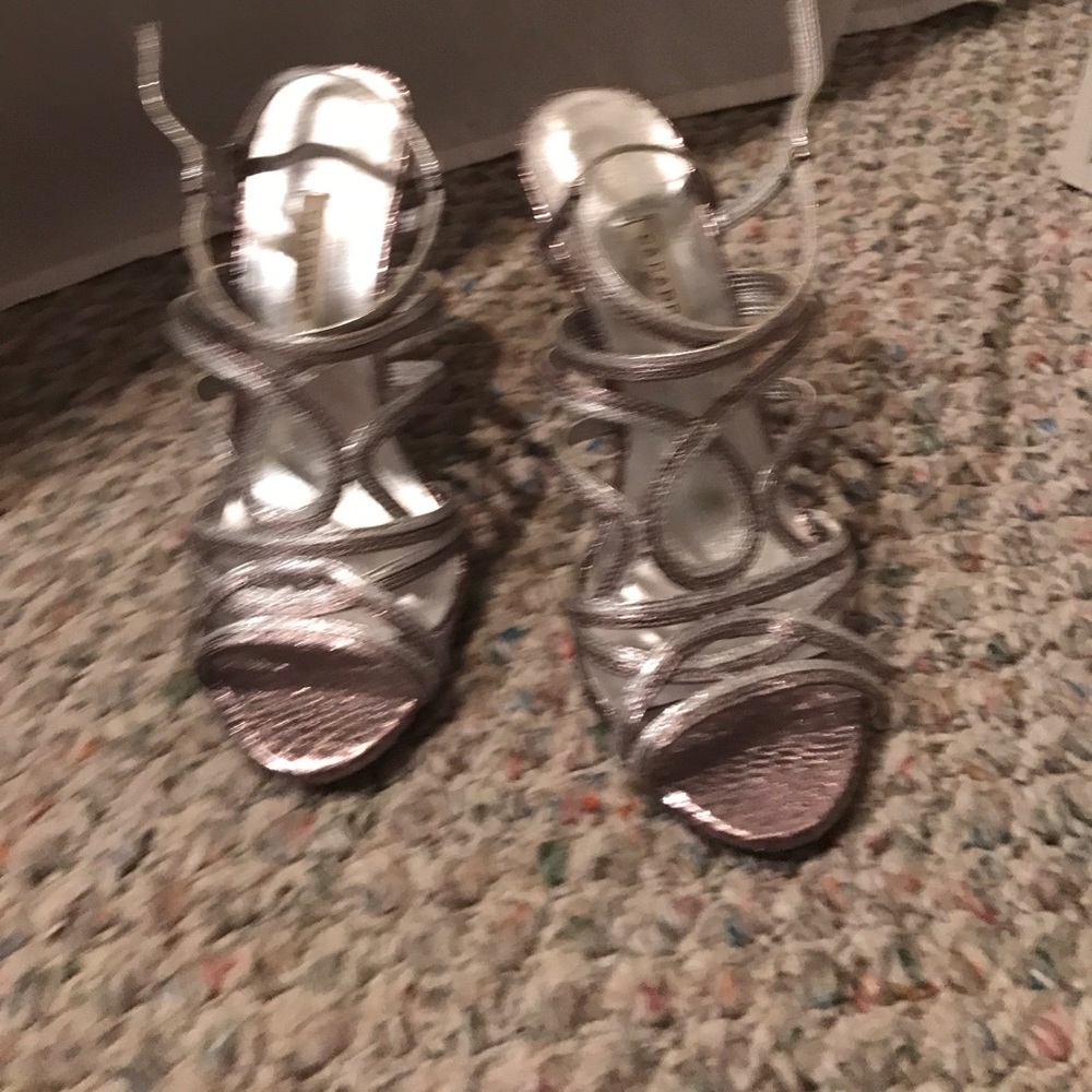 Heels - Picture 2 of 3