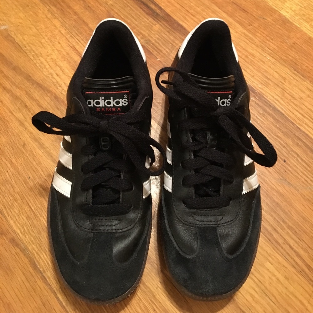 Women's black sambas