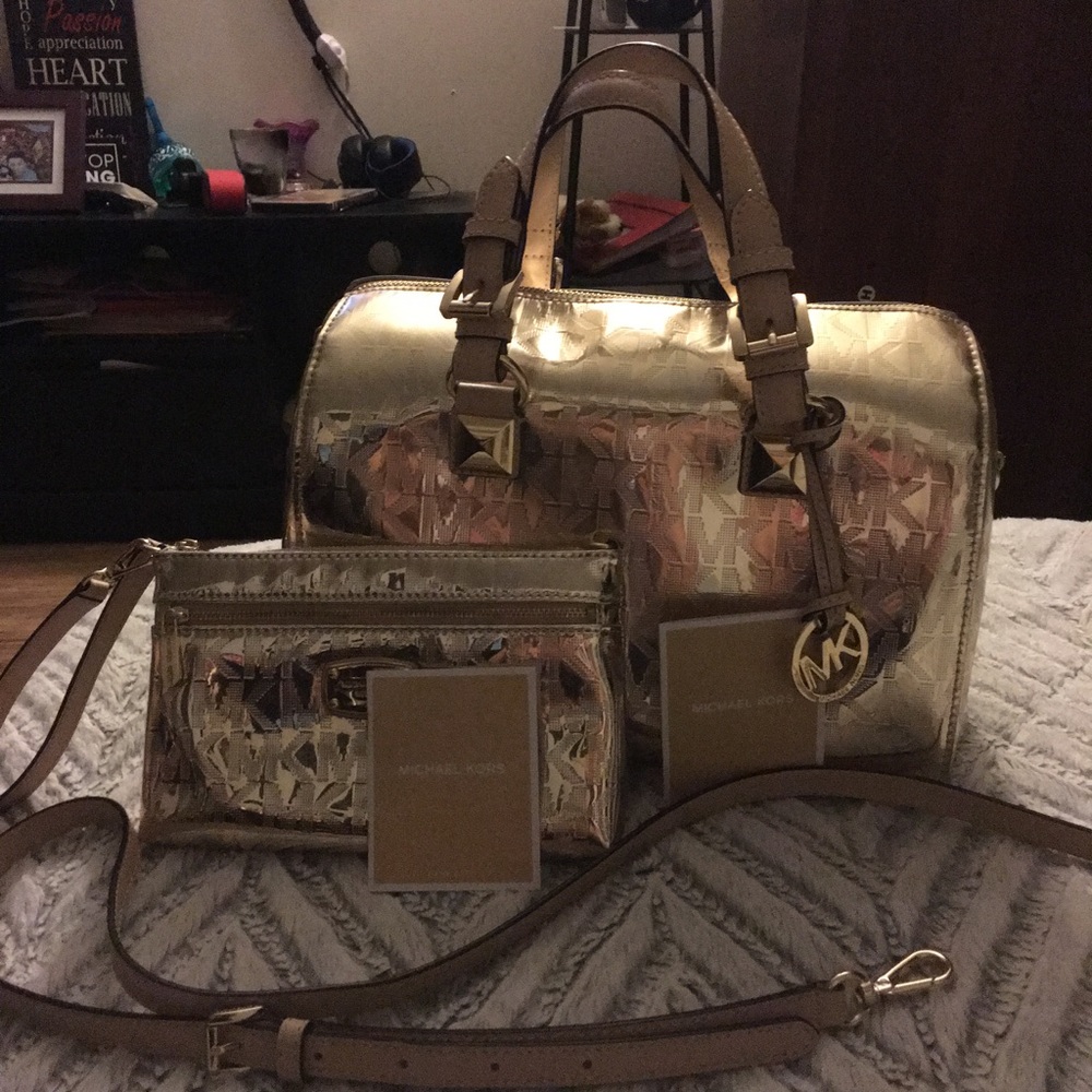 Michael kors set bag and wrislet