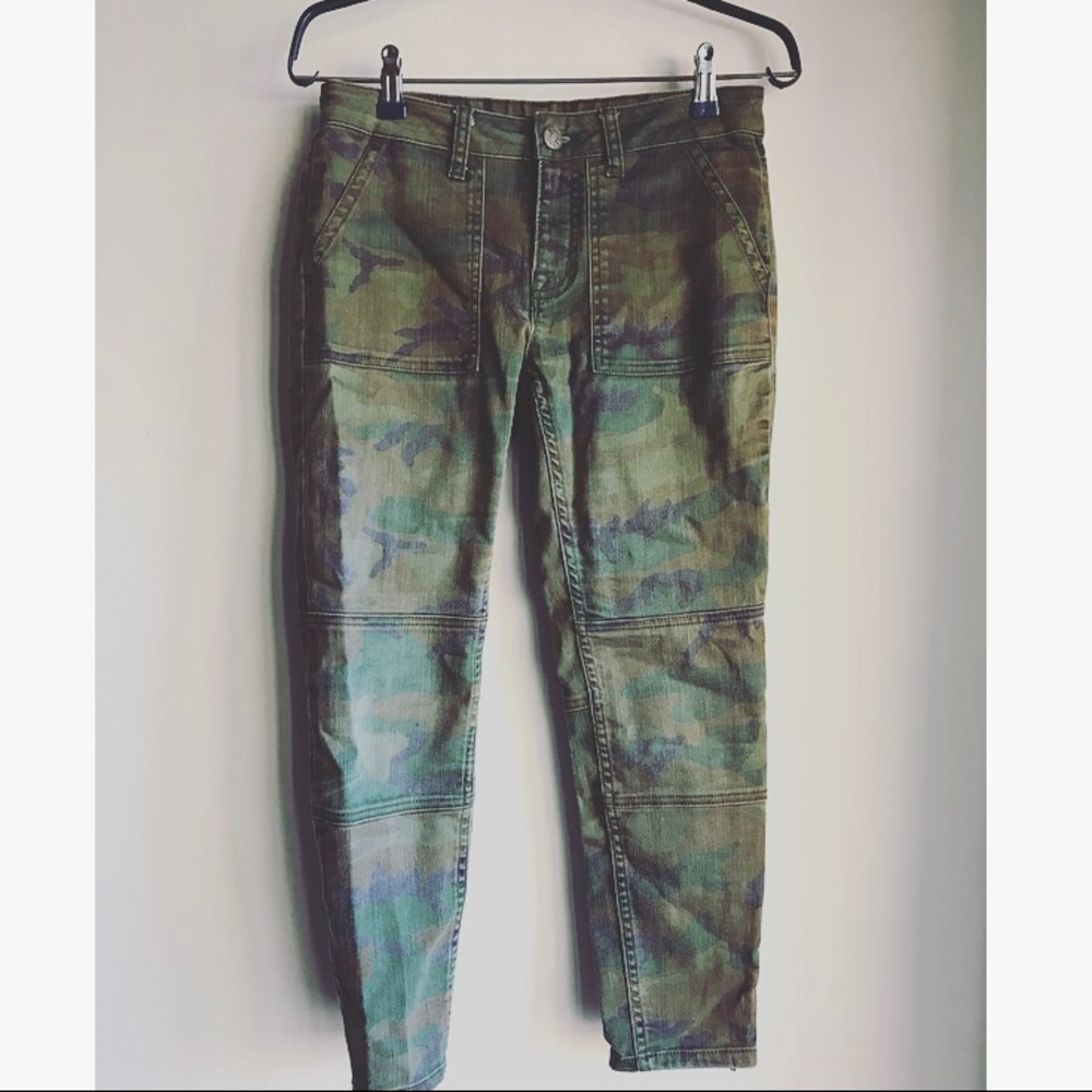 Camo skinny jeans