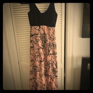 Like Mynded 'Colette' V- Neck Maxi Dress