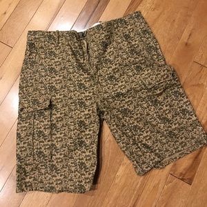 Levi's camo cargo shorts