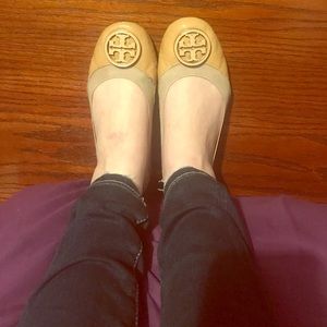 Authentic Extremely Used Tory Burch Caroline Flats