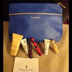 Weekend sale ❗️clutch w/mascara lipstick & more❗️