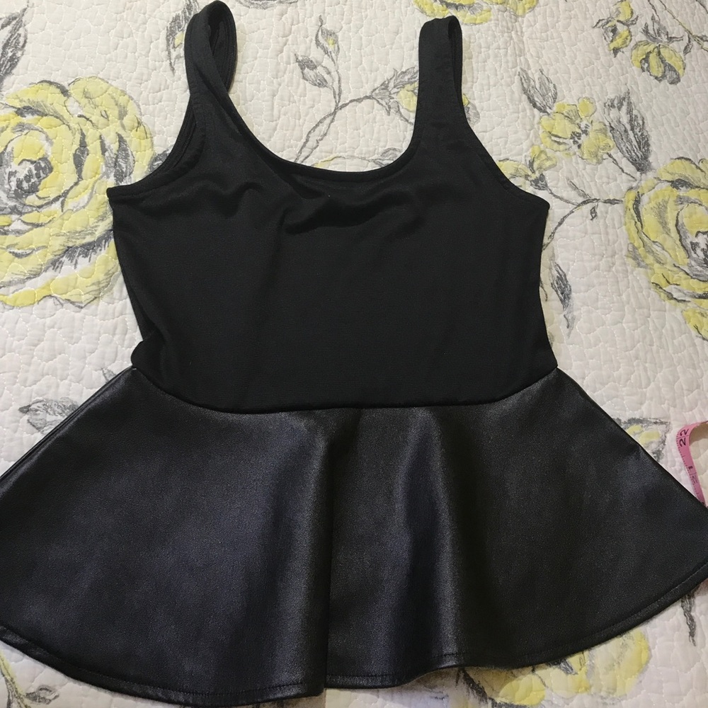 Bebe 2B peplum black top