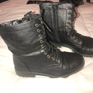 Combat boots