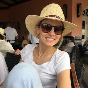 Meet your Posher, Laura