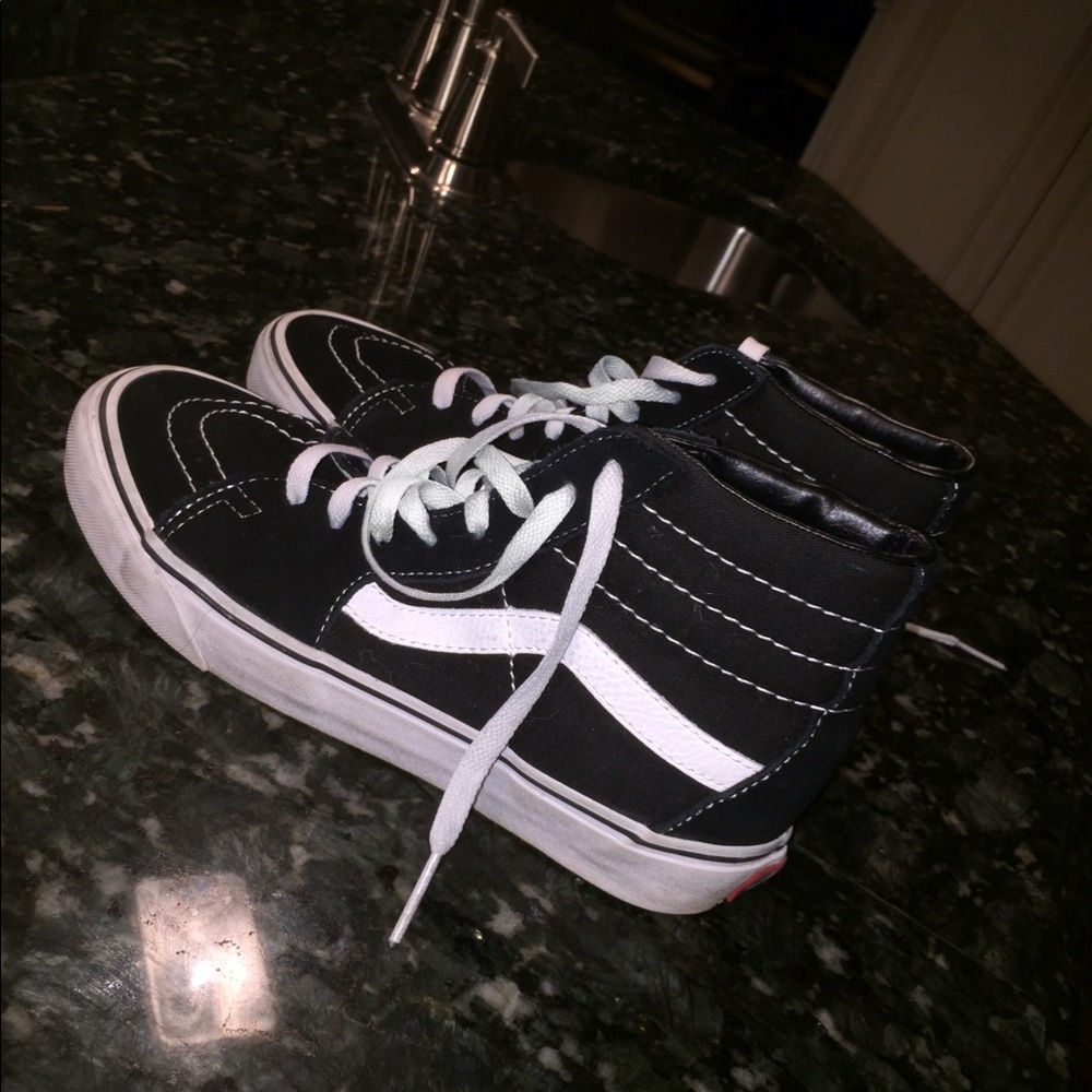Black Vans Sk8-Hi