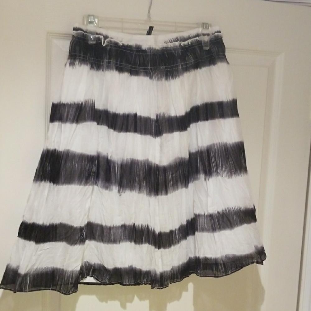 Sinequanone Black and white skirt