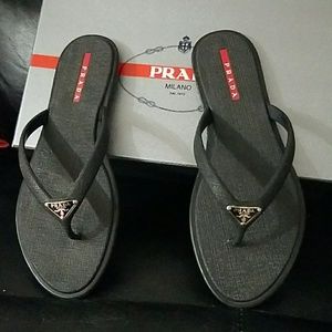 EUC Prada flip flops slippers sandals shoes