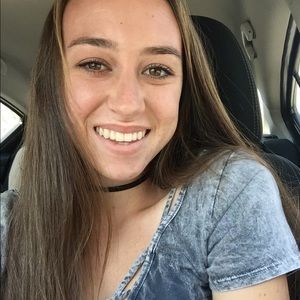 Meet your Posher, Claire