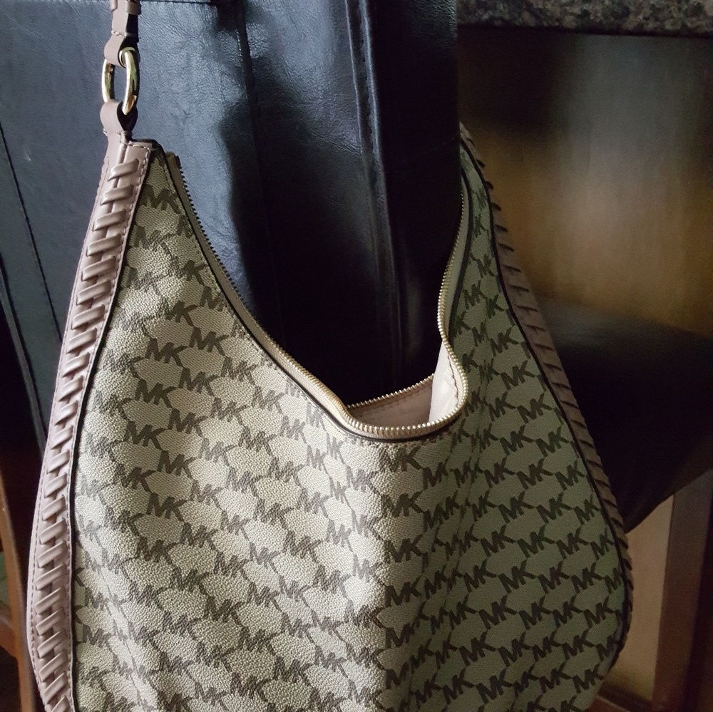 Michael Kors Authentic Hobo Purse