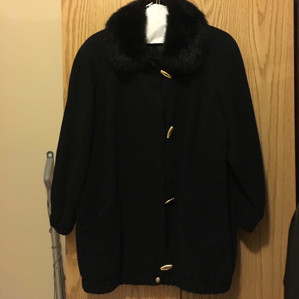 Black wool jacket, with fur collar
