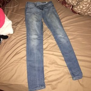 Hollister Jeans 3L (width:26, length: 31)