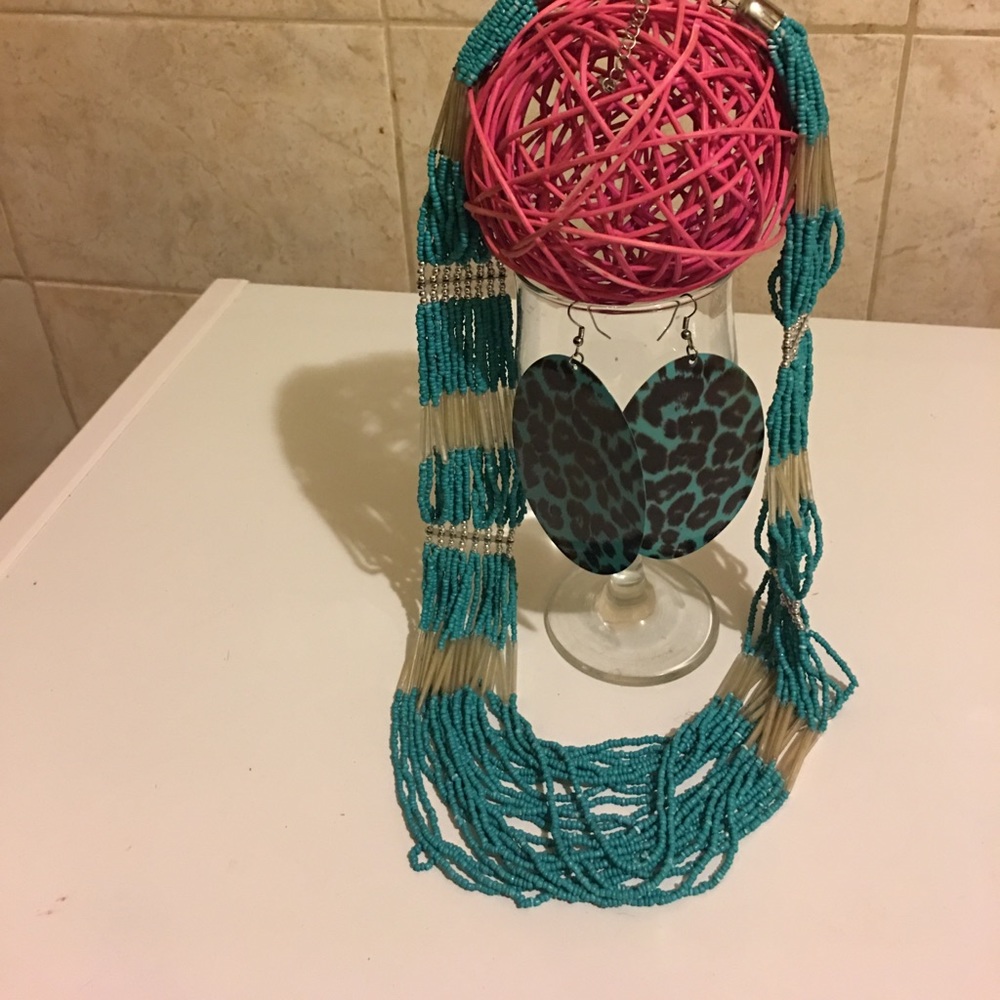 Statement necklace