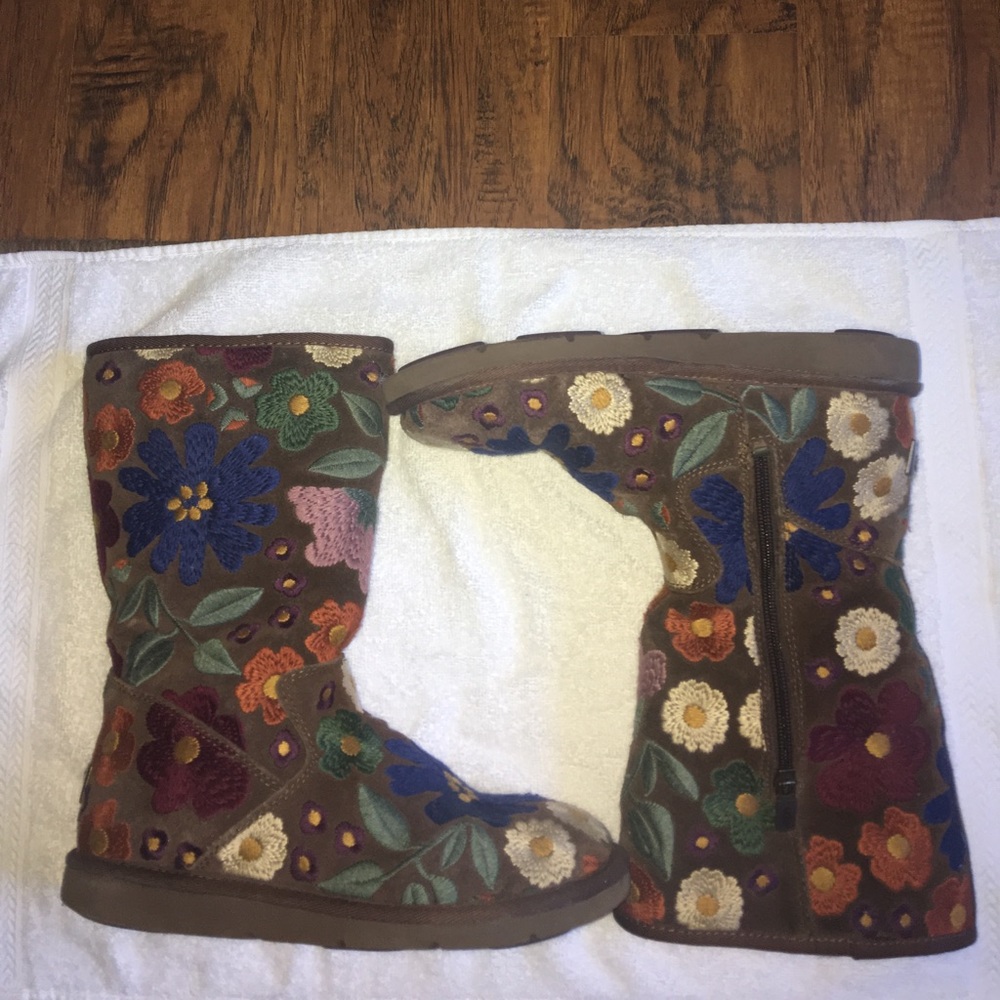 UGG Wahine Floral Embroidery Boots RARE Size 7