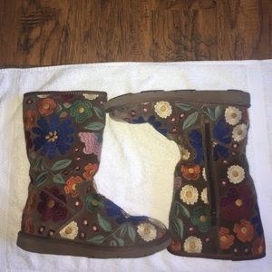 UGG Wahine Floral Embroidery Boots RARE Size 7