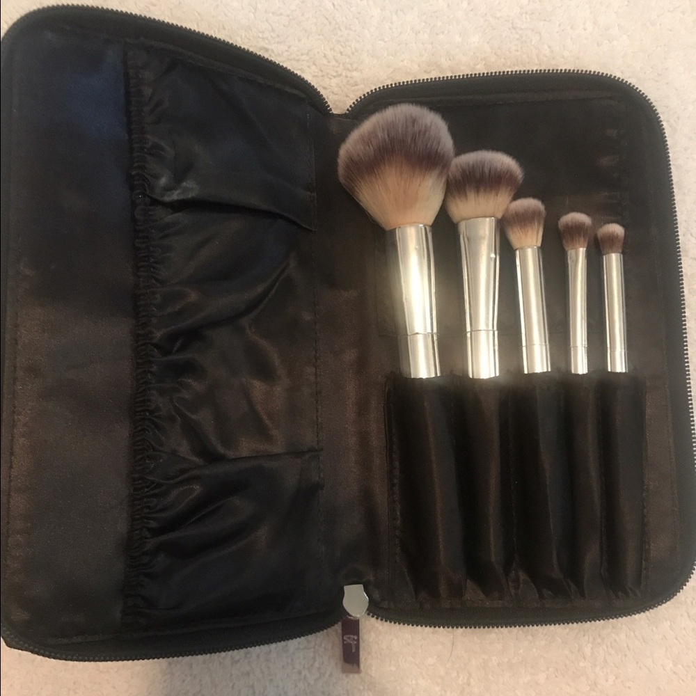 iT Cosmetics Airbrush Makeup Brush Set