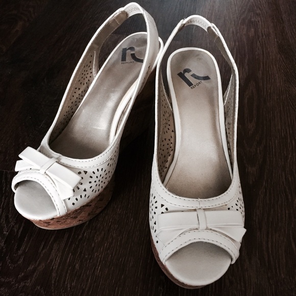 💥4/$25💥 Cute Flirty Cream White Wedges - Picture 2 of 6