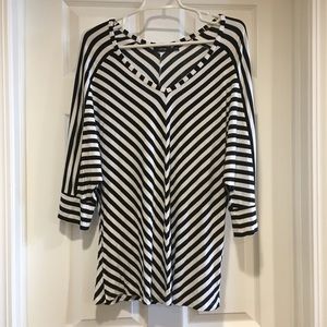 XL Apt 9 Shirt EUC Black and White