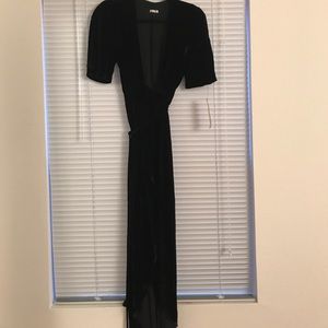 Black midi velvet dress