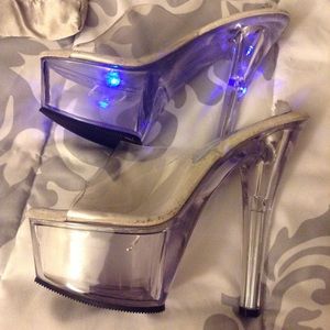 Stripping heels  clear with blue lighting 💋