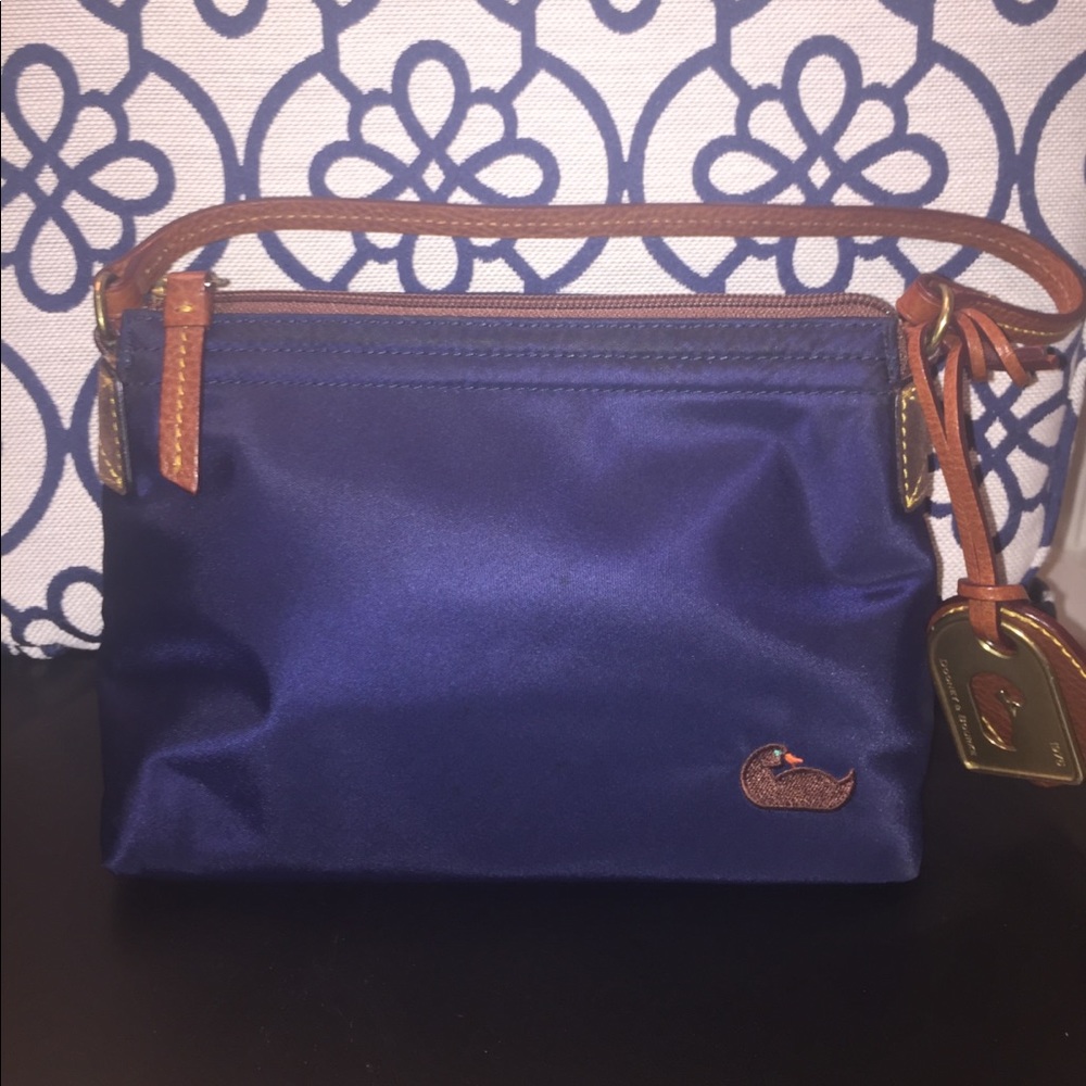 Navy blue DOONEY BURKE purse.
