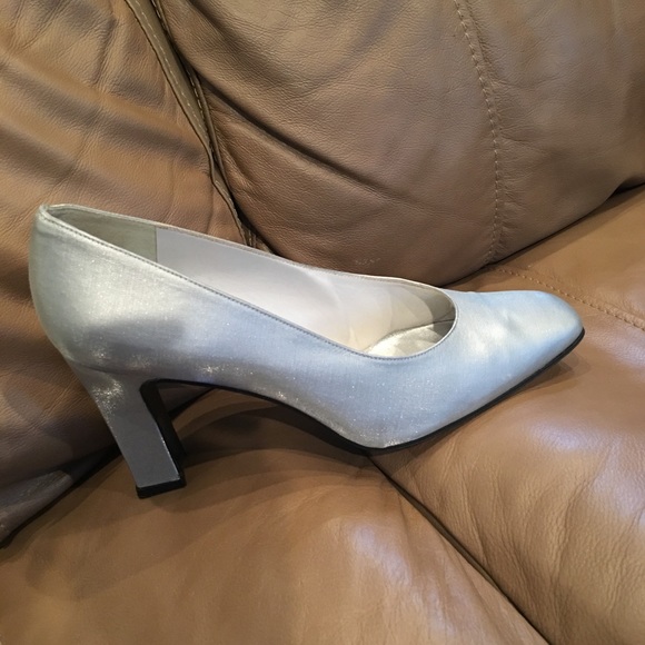 Stuart Weizmann 👠 - Picture 4 of 4