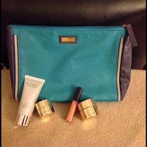Estée Lauder clutch w/mascara lip gloss & more❗️