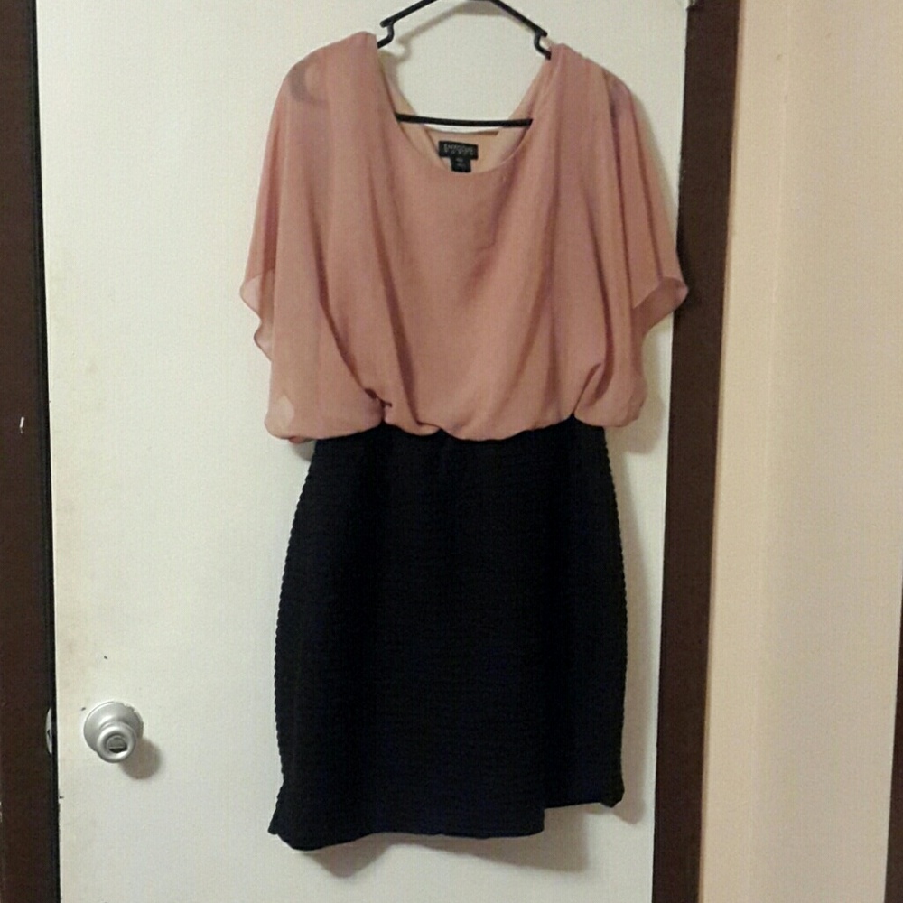 🔥🔥 NWOT Beautiful Beige and Black dress🔥🔥