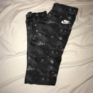 Black and white nike camo leggings