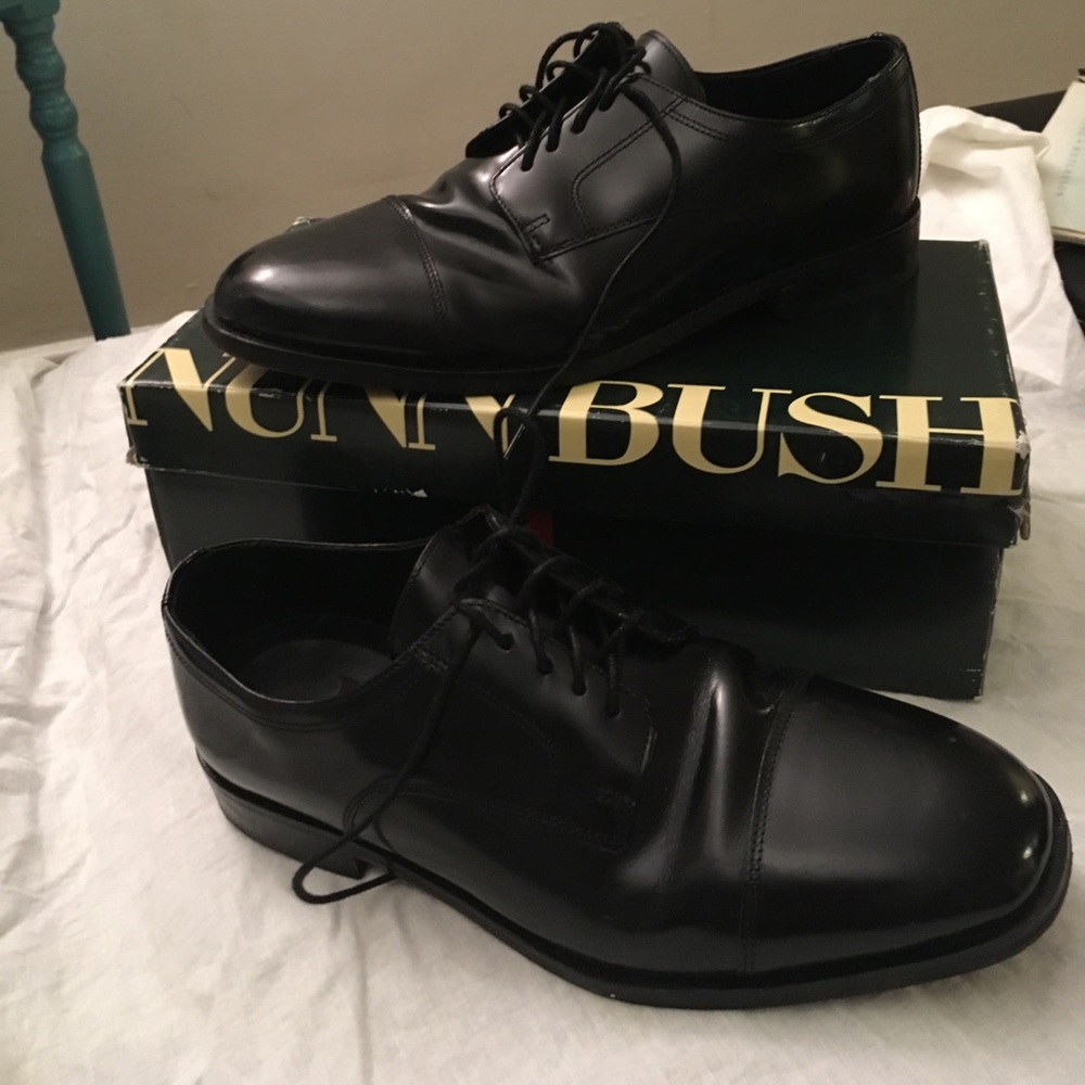 Gorgeous Nunn Bush Auburn black dress shoes
