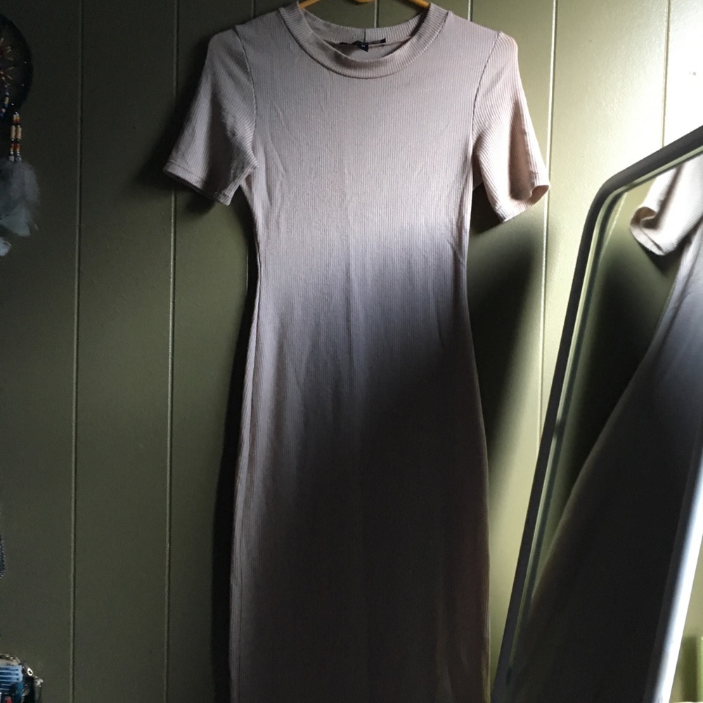 Knee-length knit dress