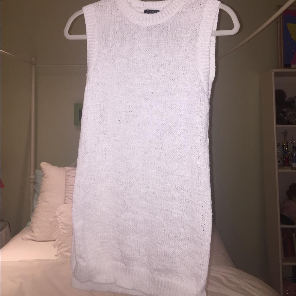 White theory knit top