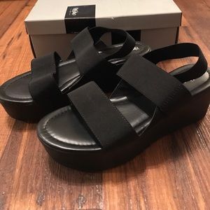 Black Mossimo Flatform Sandals