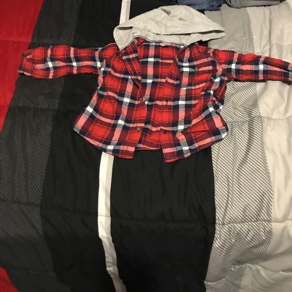 7 toddler boy shirts - Picture 4 of 7