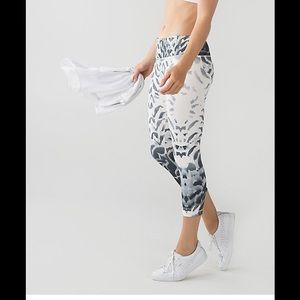 Lululemon Wunder Under Crop II *Full-On Luon sz 6