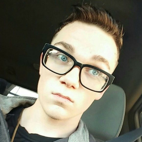 Meet your Posher, Cody - Picture 1 of 1